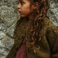 Fauna Cardigan - Lambswool - Olive -Mama Owl Mamaowl SISKIN lambswool fauna cardigan olive 2 DSC 2065 2 40915351 1537 4f5c 9b76 ae384f117e3c